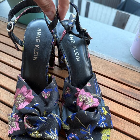 Anne Klein Womens Floral Embroidered Block Heel Sandals Size 9.5 - Picture 4 of 7